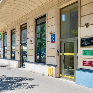 Hostel Jess Rondo Charles De Gaulle